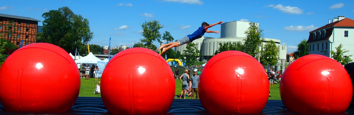 Gigant tor przeszkód wipeout